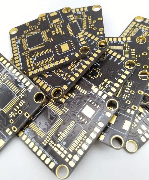 約最も最近の会社のニュース PCB表面の金の重要性